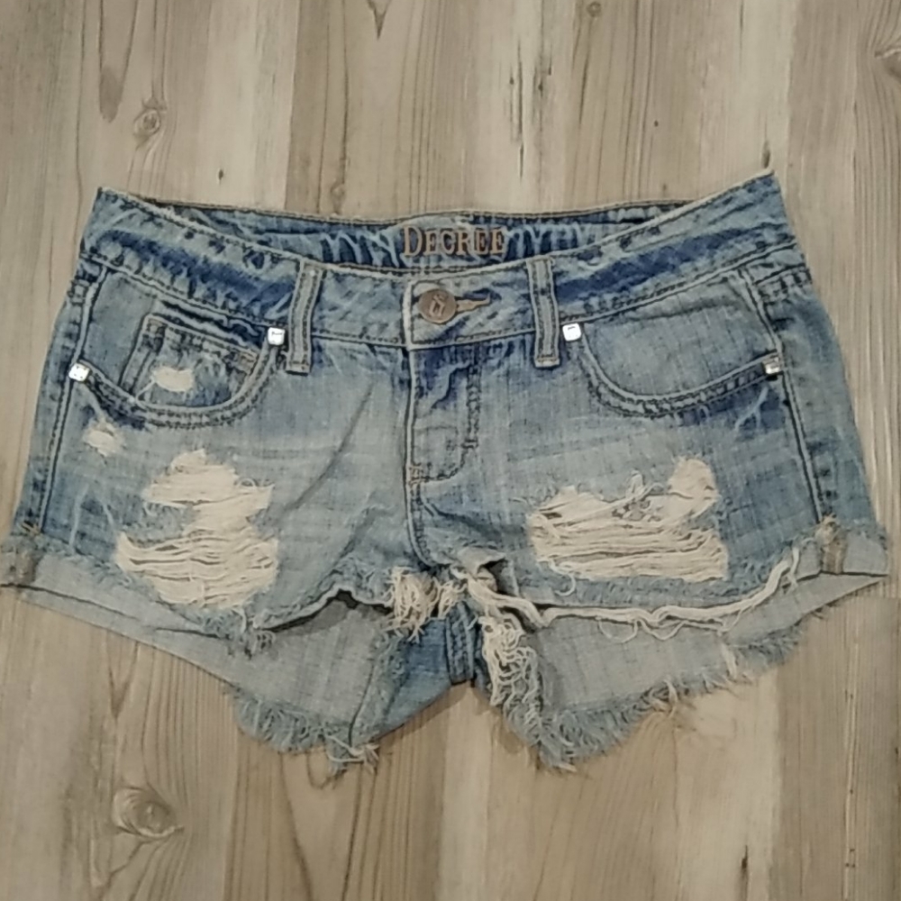 Decree short shorts